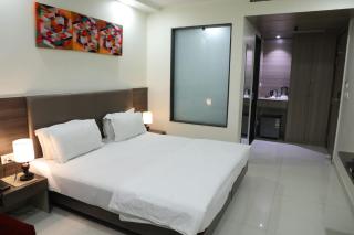 Hotel Sopan Heights - 8