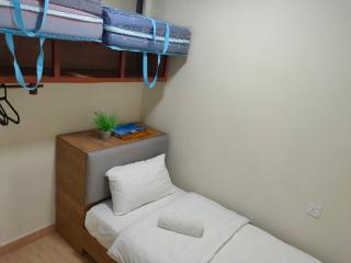 TimurBay Seafront with Netflix by DeWiraSuite Hillview - 7