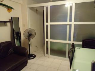 Condo with Free Swimming Pool & Viewing Deck - Tagaytay - 6