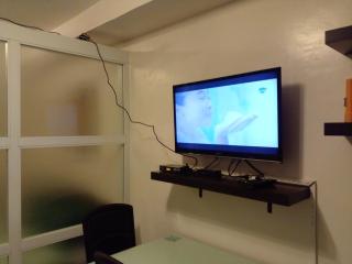 Condo with Free Swimming Pool & Viewing Deck - Tagaytay - 4