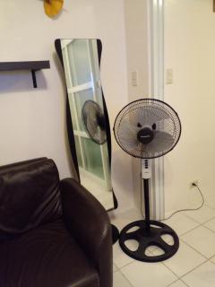 Condo with Free Swimming Pool & Viewing Deck - Tagaytay - 2