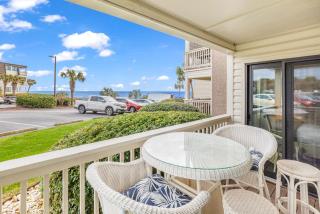 2 BR Ocean Forest Villa Steps Away From Pristine Sandy Beaches - Myrtle Beach - 4