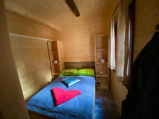 Wooden lodge with jacuzzi - 6