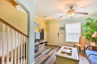 Near Port Aransas Beach Condo with Pool Access - Port Aransas - 6