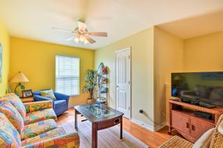 Near Port Aransas Beach Condo with Pool Access - Port Aransas - 1