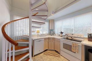 Cast-A-Waves - 1107 Ocean Blvd - 1