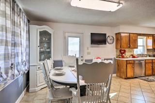 Junction City Home Large Yard and Deck! - - 3