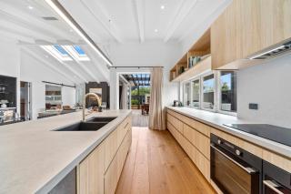 Lavish at the Lake - Taupo - 1