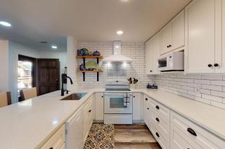 Harbour Oaks, Unit 214 - 2