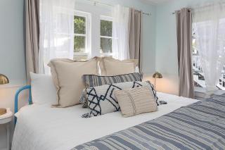 Waterside - 829 Park Way - 1