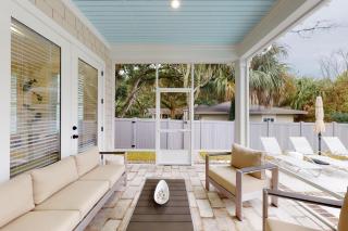 Keep Palm and Carry on - 4327 Sixth St - 4