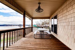 Lakefront House by Staycating - Dandridge - 7