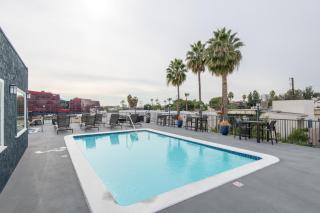 Executive Studio Jr One Bedroom with Balcony and Pool - Los Angeles - 2