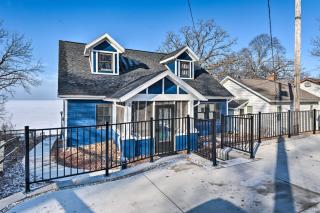 Lakefront Home with Gorgeous Sunsets, Kayaks, and Pier - Fort Atkinson - 8