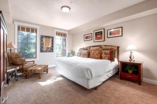 TOWN POINTE A202 condo - 1