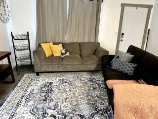 Comfortable 2BR Apt Central - Fairbanks - 5