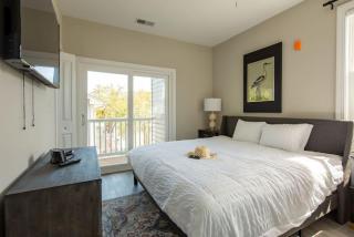 Modern 4BR Ground Level King Beds Steps 2 Beach C - Myrtle Beach - 7