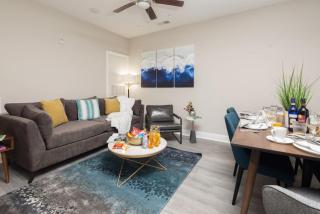 Modern 4BR Ground Level King Beds Steps 2 Beach C - Myrtle Beach - 2