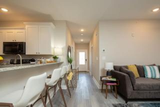 Lovely 4BR King Beds Steps To Beach And Pier H - Myrtle Beach - 8