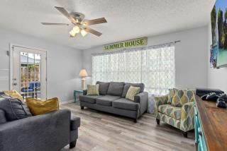 Sand Castle-Pool, Game Rooms, covered outdoor space with tiki bar, 1min walk to beach - 4
