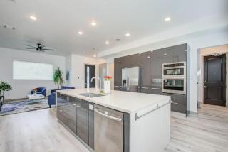 Modern 4 Bedroom 4 Full Bathroom Near Downtown - Houston - 6