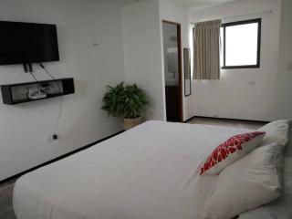 Apartment with excellent location! near Altabrisa - 8