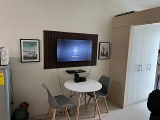 JAZZ Residences - 1 Bedroom with Balcony - Cable, Wifi & Netflix - Manila - 3