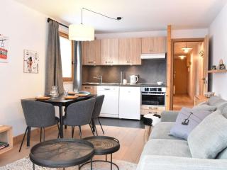 Charmant T3 avec balcon, ascenseur et piscine en été, proche pistes et centre, idéal pour 6 pers. - FR-1-180-565 - Les Allues - 8