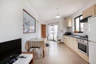 Corner view apartment - St Paul's Bay - 3
