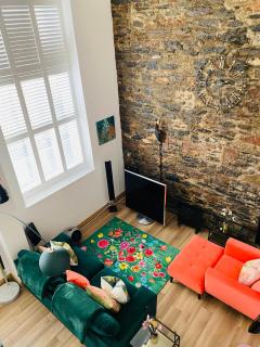 Luxury 1 Bedroom Duplex with Free Parking - 1