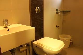 Apollo Guest House - Colaba Causeway - 1