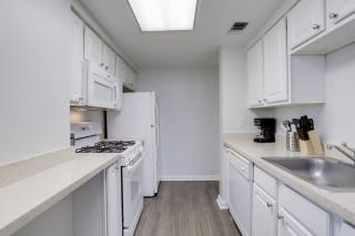 Stylish Condo Near Ballston Metro - Arlington - 1