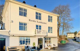 4 Bedroom Awesome Apartment In Herdla - Herdla - 9