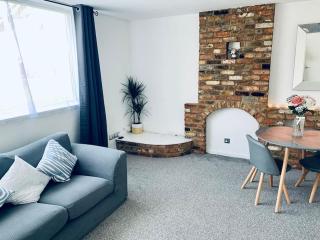 Aylesbury Apartment for Contractors and Holidays - FREE Parking for cars and vans - Aylesbury - 9