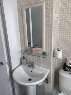 Aylesbury Apartment for Contractors and Holidays - FREE Parking for cars and vans - Aylesbury - 3