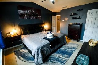 Amazing Large 3 Bed house with King Bed less than 10 miles to DTWN - 1