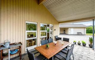 Three-Bedroom Holiday Home In Tarm - 2