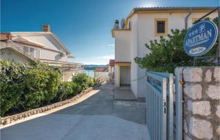 Gorgeous Apartment In Omisalj With Wifi - 9
