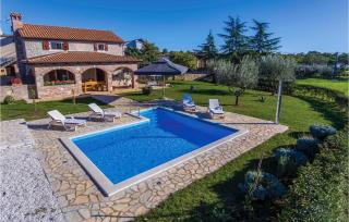 Stunning Home In Porec - 1