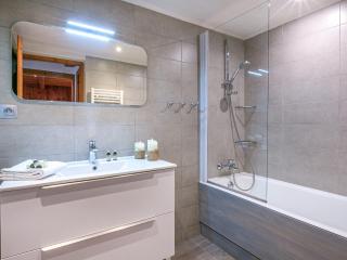 Charmant Appartement Montagnard au Coeur du Vieux Village, aux Pieds des Pistes de Val-d'Isère - FR-1-694-77 - 2