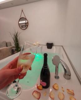 Teddy Bear Jacuzzi Spa Apartment Sarajevo - Sarajevo - 1