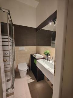 Designed Pop Apartment 2 Bedrooms, 2 Baths in Milan Center - WiFi, AC, steps from Subway M1 and M2, Central Station and Airport connected - 5