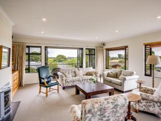 Busby Hill Villa - Havelock North Holiday Home - Havelock North - 2