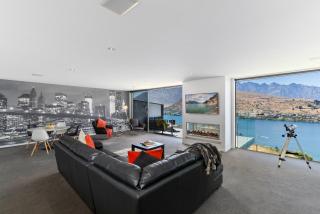 Remarkable Lake View Modern Executive Home - Queenstown - 9