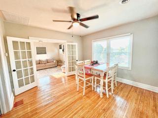 Pristine, Central and Comfortable! - 1