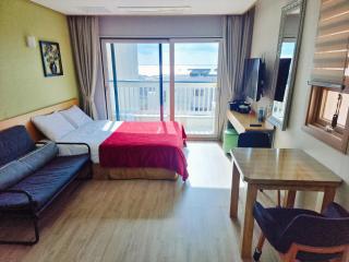 Jeju the Ocean Hill Pension - Seogwipo - 3