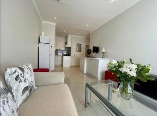 2 Bedroomed Beachfront Apartment - Cape Town - 9