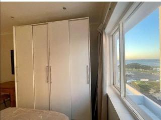 2 Bedroomed Beachfront Apartment - Cape Town - 8