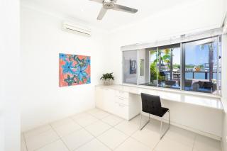 Cairns Beaches Home, Marina View, Sleeps 12 - Yorkeys Knob - 7