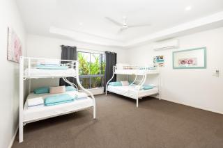 Cairns Beaches Home, Marina View, Sleeps 12 - Yorkeys Knob - 9